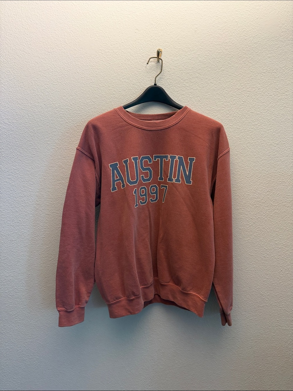 Anthropologie Men's Crewneck Sweatshirt - Rose Clay with Gray Print